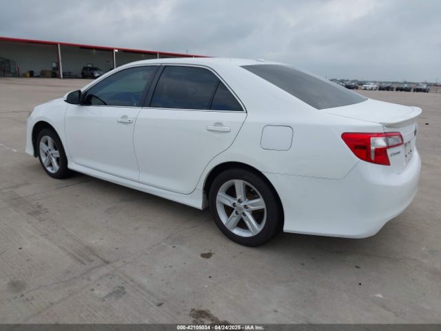 4T1BF1FK2EU833090 Toyota CAMRY SE
