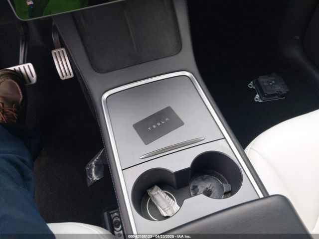 5YJYGDEF2MF269773 Tesla Model Y