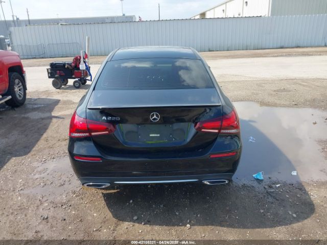 W1K3G4EB4MJ315870 Mercedes-Benz m260