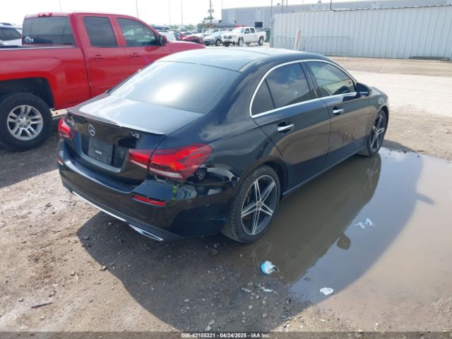 W1K3G4EB4MJ315870 Mercedes-Benz m260