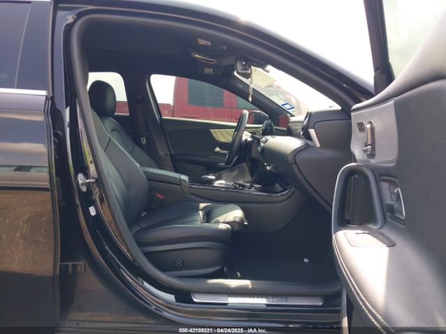 W1K3G4EB4MJ315870 Mercedes-Benz m260