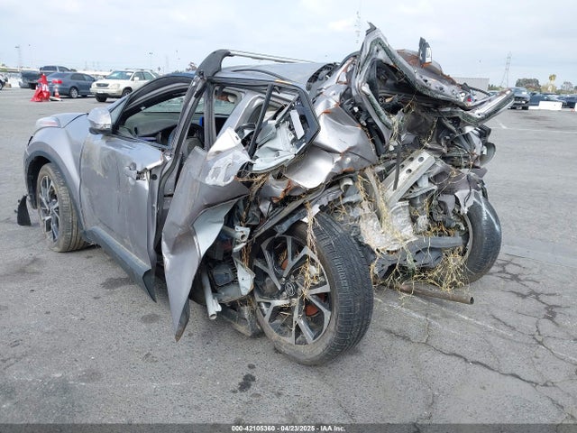 JTNKHMBX9L1075101 Toyota C-HR XLE