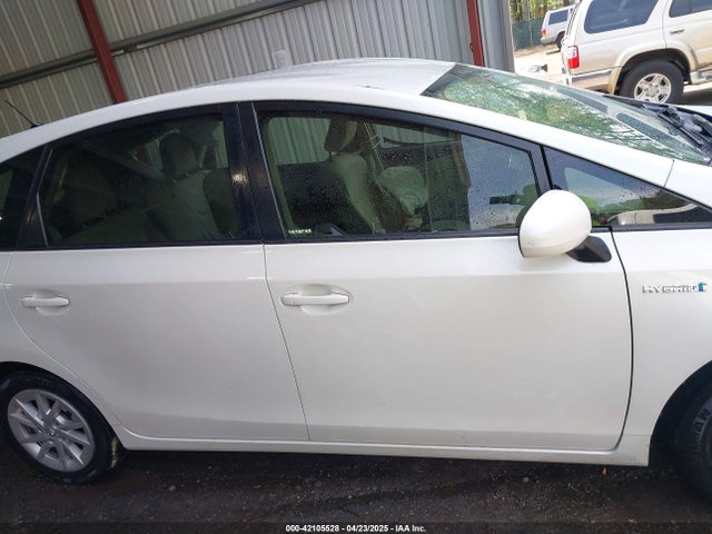 Toyota Prius V Two 2014 JTDZN3EU7EJ013979 Image 13