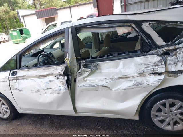 Toyota Prius V Two 2014 JTDZN3EU7EJ013979 Image 14