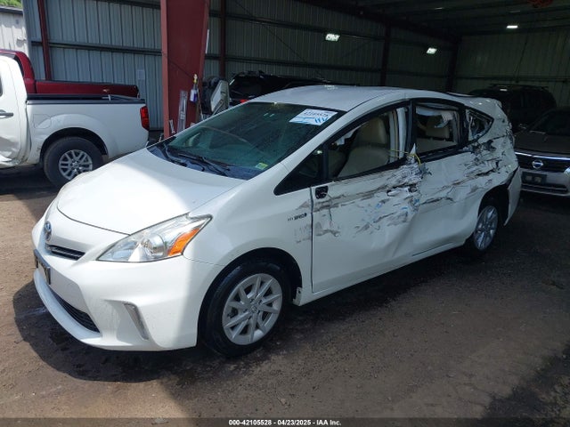 Toyota Prius V Two 2014 JTDZN3EU7EJ013979 Image 2