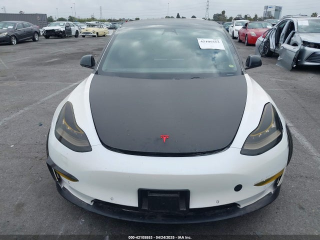 5YJ3E1EB8KF408605 Tesla MODEL 3