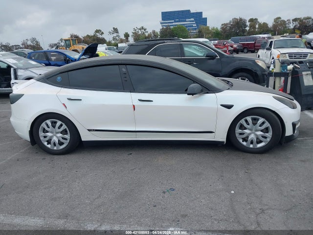 5YJ3E1EB8KF408605 Tesla MODEL 3