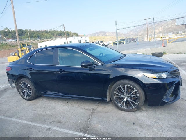 4T1B11HK8JU655899 Toyota CAMRY SE