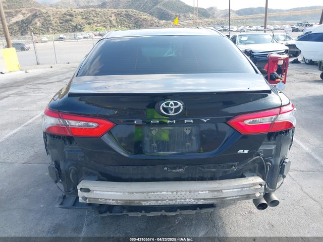 4T1B11HK8JU655899 Toyota CAMRY SE