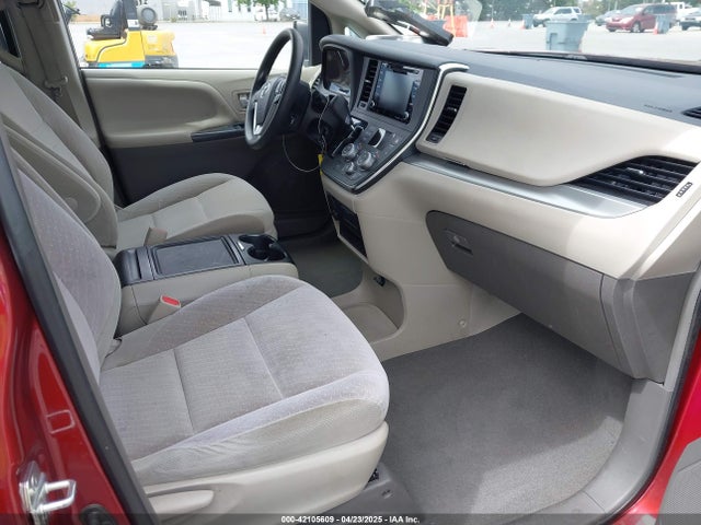 5TDKZ3DC1KS002876 Toyota Sienna Le 8 Passenger