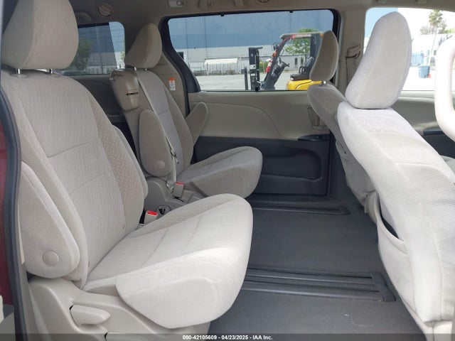 5TDKZ3DC1KS002876 Toyota Sienna Le 8 Passenger