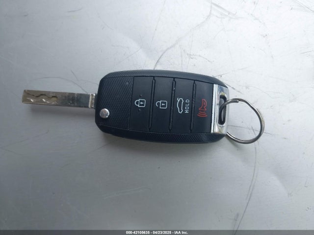 5XXGT4L36HG137117 KIA Optima Lx