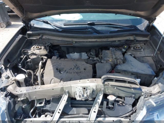 JA4AZ2A31JZ003933 Mitsubishi Outlander Es