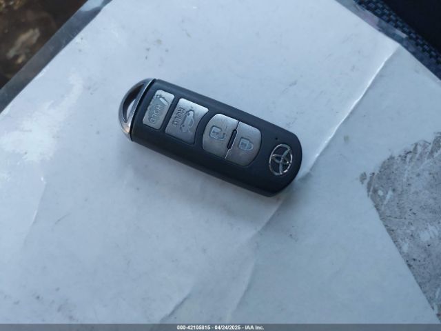 3MYDLBYV6JY329802 Toyota YARIS IA