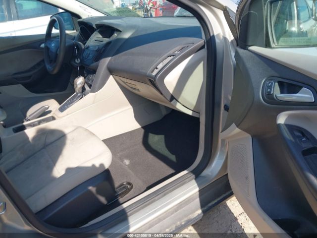 1FADP3K23GL292383 Ford FOCUS SE