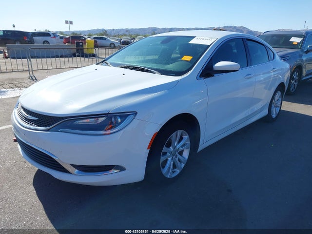 Chrysler 200 Limited 2015 1C3CCCAB7FN752316 Image 2