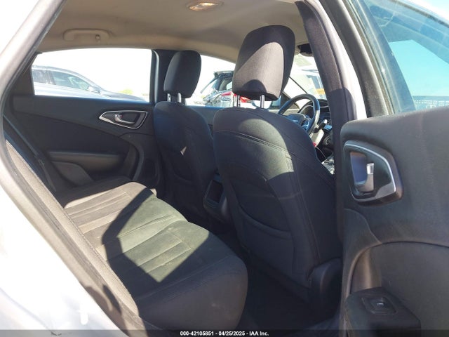 Chrysler 200 Limited 2015 1C3CCCAB7FN752316 Image 8