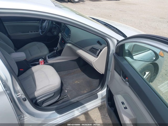5NPD84LF0JH221829 Hyundai ELANTRA SEL