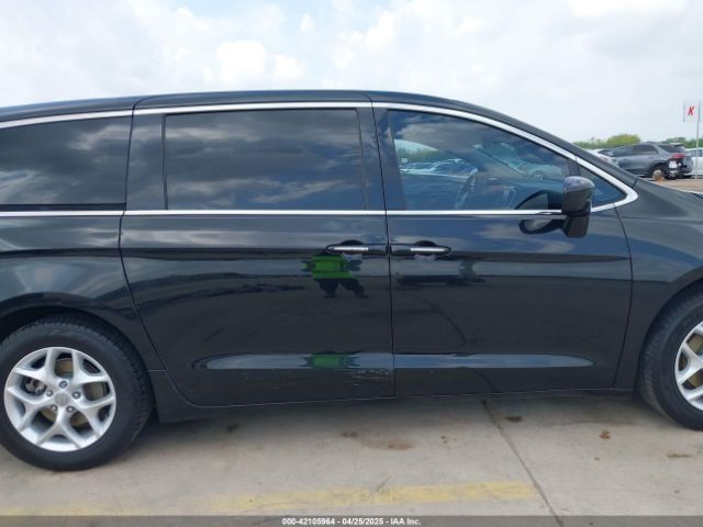 2C4RC1FG2JR129163 Chrysler Pacifica Touring Plus
