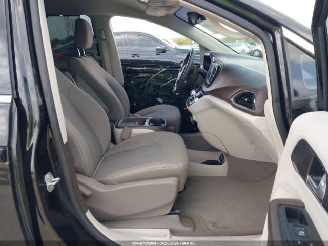 2C4RC1FG2JR129163 Chrysler Pacifica Touring Plus