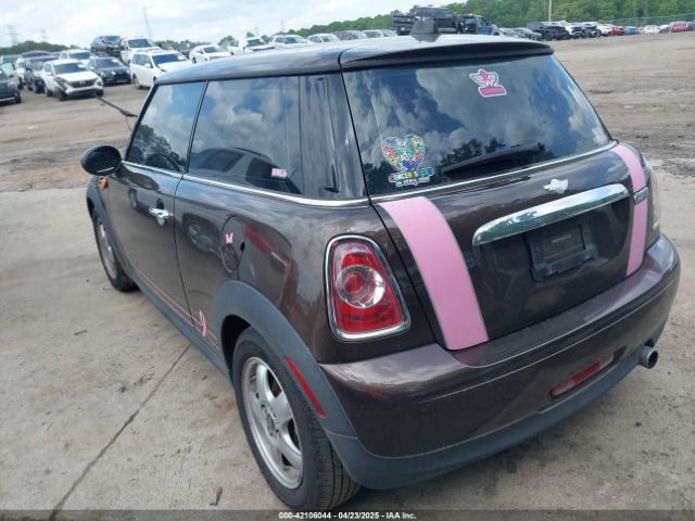 2011 MINI COOPER WMWSU3C59BT099700 Photo 2