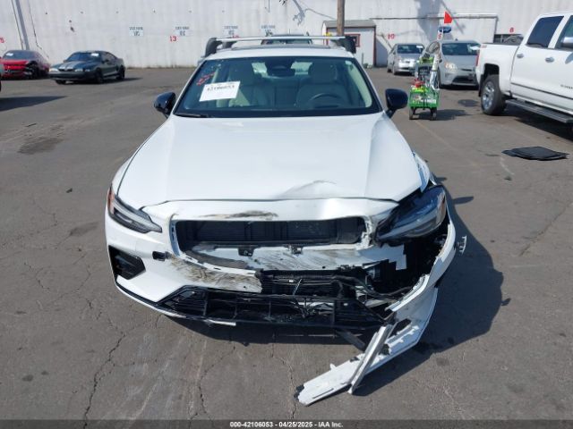 7JRL12TM9RG287266 Volvo S60 B5 Ultimate Dark Theme