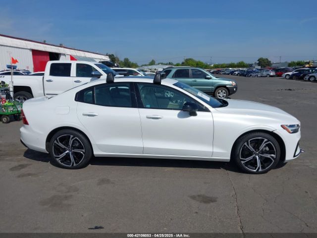 7JRL12TM9RG287266 Volvo S60 B5 Ultimate Dark Theme