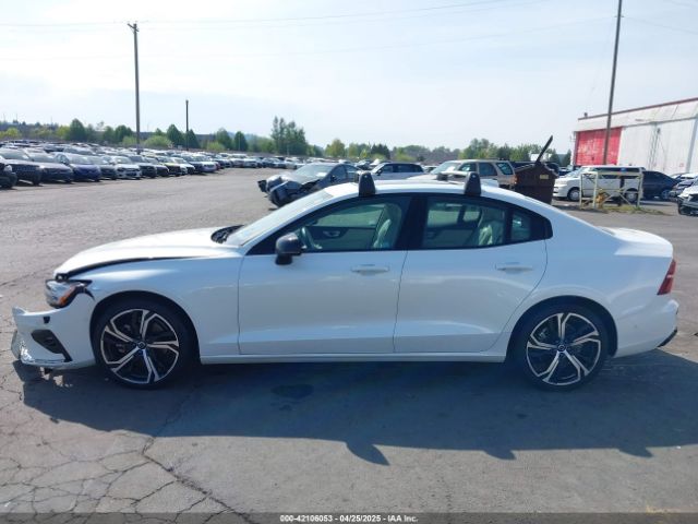 7JRL12TM9RG287266 Volvo S60 B5 Ultimate Dark Theme