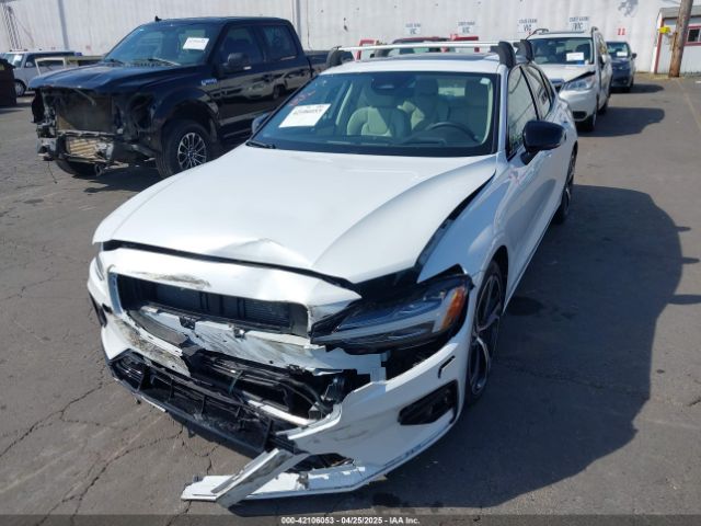 7JRL12TM9RG287266 Volvo S60 B5 Ultimate Dark Theme