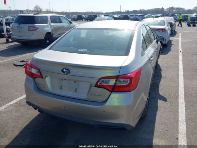 4S3BNAB66J3033943 Subaru Legacy 2.5i