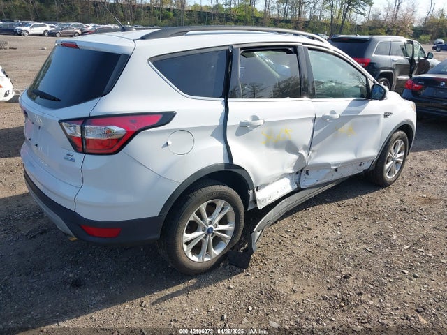 1FMCU9GD9JUD40509 Ford ESCAPE SE