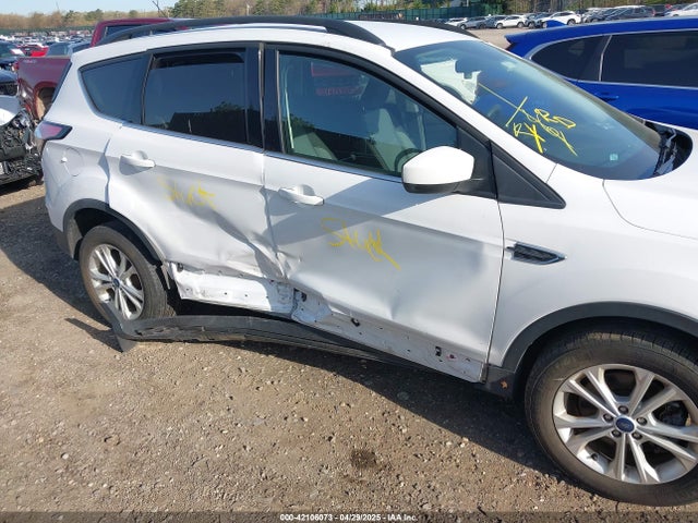 1FMCU9GD9JUD40509 Ford ESCAPE SE