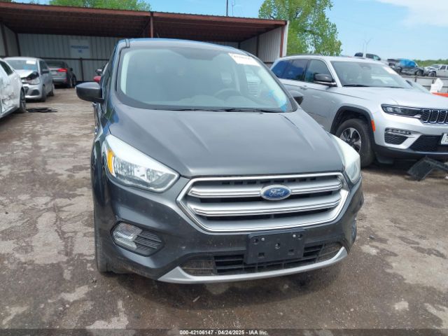 1FMCU0GDXHUC49237 Ford ESCAPE SE