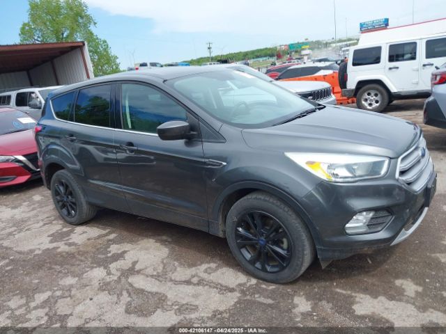 1FMCU0GDXHUC49237 Ford ESCAPE SE