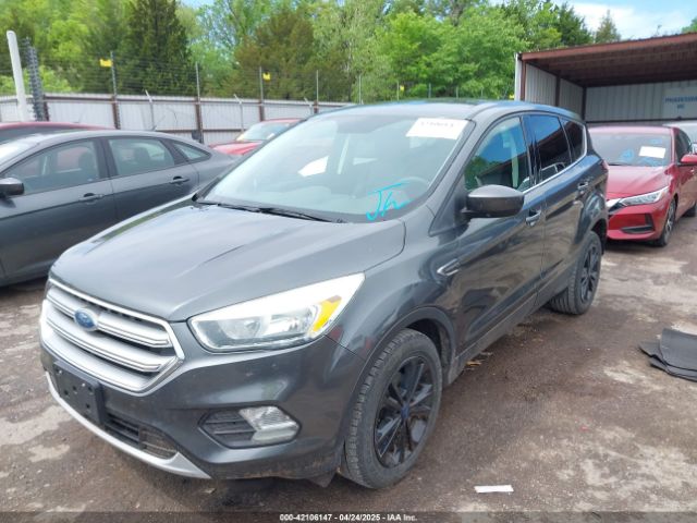 1FMCU0GDXHUC49237 Ford ESCAPE SE