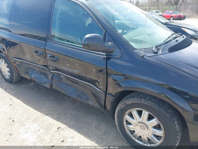 2005 CHRYSLER TOWN & COUNTRY 2C8GP64L35R355967 Photo 5