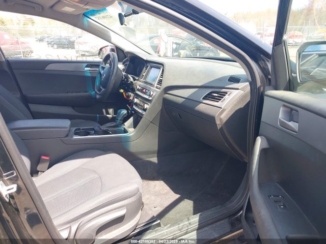 5NPE24AF7JH676931 Hyundai SONATA SE