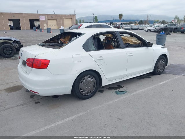 3VW2K7AJ6EM413335 Volkswagen Jetta 2.0l S