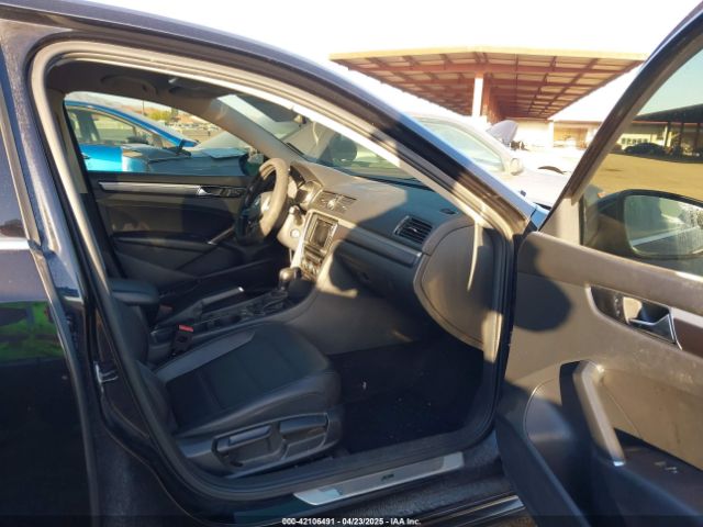 1VWDT7A37HC073271 Volkswagen Passat 1.8t R-line