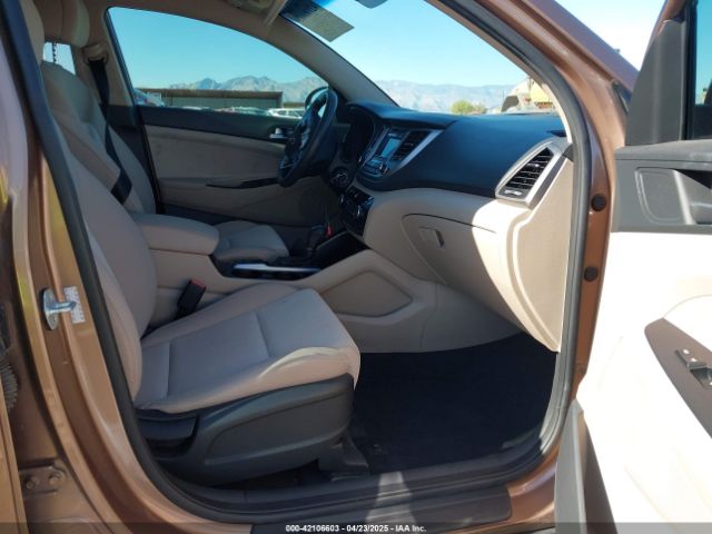 KM8J33A41HU378570 Hyundai TUCSON SE