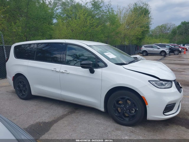 Chrysler Pacifica Hybrid S Appearance Pkg 2024 2C4RC1S77RR111940 Image 12