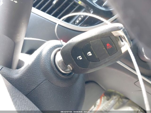 KL7CJKSB8LB033001 Chevrolet Trax Fwd Ls