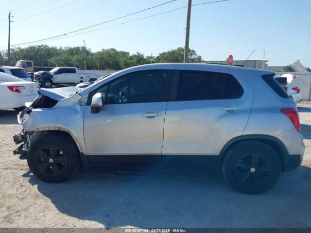 KL7CJKSB8LB033001 Chevrolet Trax Fwd Ls