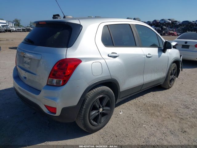 KL7CJKSB8LB033001 Chevrolet Trax Fwd Ls