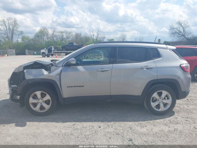 3C4NJCBB7KT742453 Jeep Compass Latitude Fwd