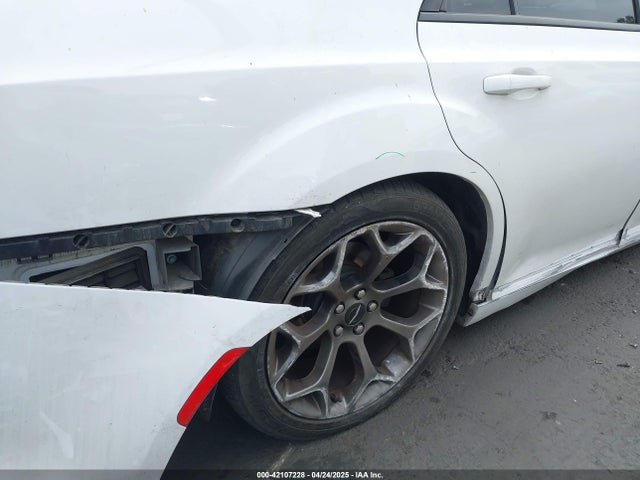 Chrysler 300 S 2018 2C3CCABG4JH285727 Image 18