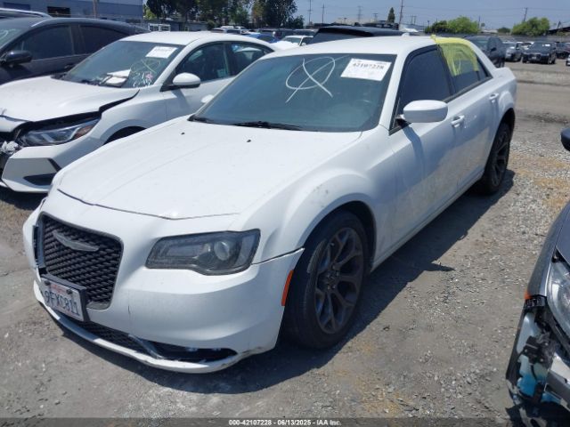 2018 CHRYSLER 300 2C3CCABG4JH285727 Photo 1