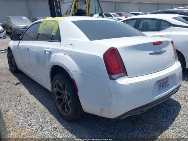 2018 CHRYSLER 300 2C3CCABG4JH285727 Photo 2