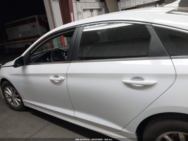 5NPE24AF9JH698963 Hyundai SONATA SE