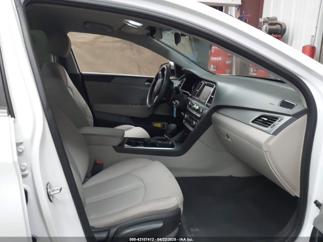 5NPE24AF9JH698963 Hyundai SONATA SE
